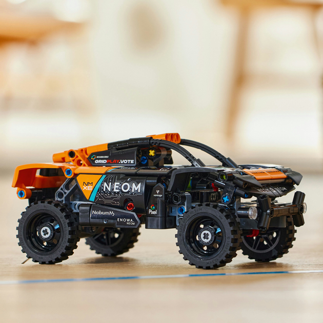 Zestaw klocków LEGO Technic NEOM McLaren Extreme E Race Car 252 elementy (42166) - obraz 5