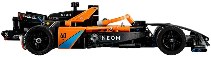 えむ Конструктор LEGO Technic Гоночный автомобиль NEOM McLaren Formula
