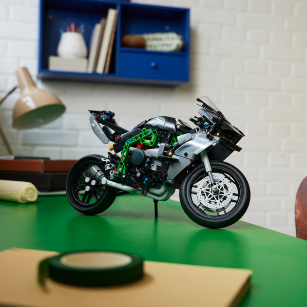 Конструктор LEGO Technic Мотоцикл Kawasaki Ninja H2R 643 детали
