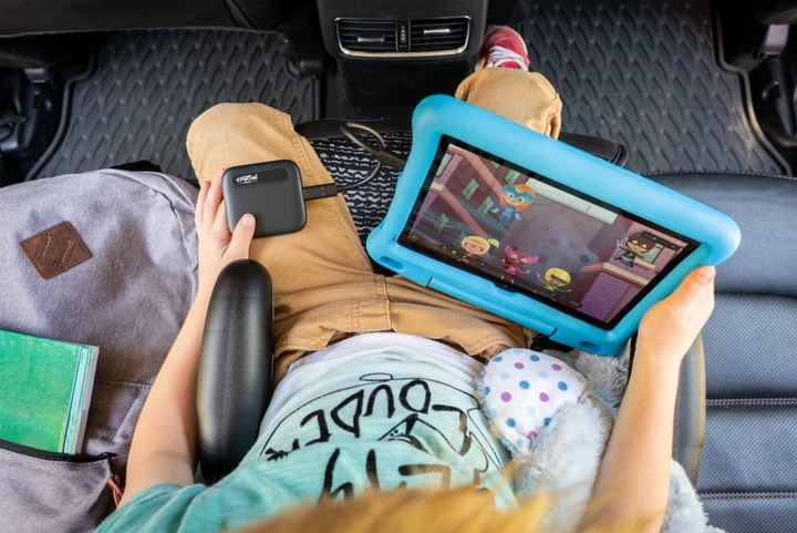 S*い様 Crucial X6 4TB ポータブルSSD 手のひらサイズに4TBの大容量！ どこでもバックアップを実現する