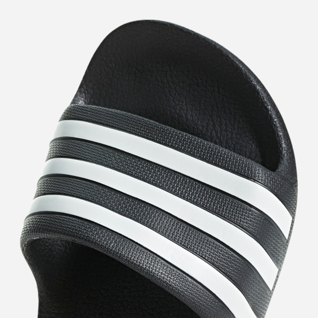Klapki chłopięce basenowe adidas Adilette Aqua K F35556 28 Czarne (4059808212968) - obraz 7