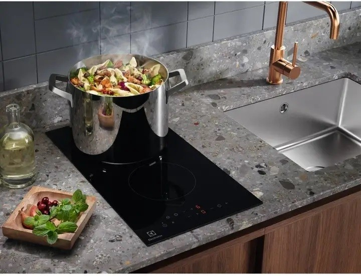 Варильна поверхня електрична Domino Electrolux LHR3233CK - зображення 7