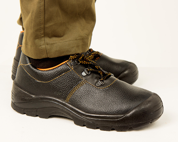 Кросівки чоловічі з посиленим носком, колір чорний, 45 - зображення 1