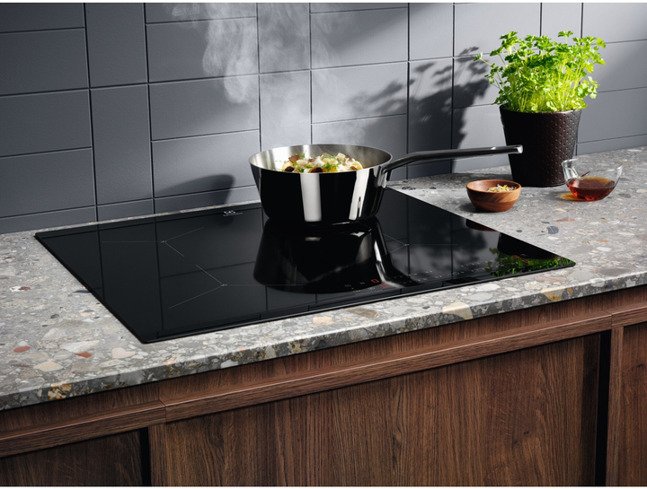 Варильна поверхня індукційна Electrolux EIS62443 - зображення 3