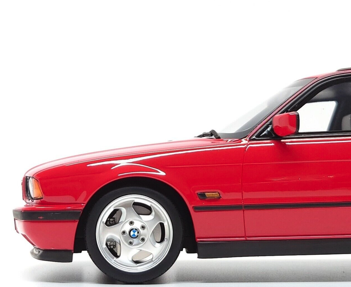 Модель автомобіля BMW M5 (E34) Touring Red by OttoMobile, Scale 1