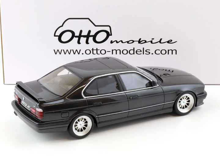 Модель автомобіля BMW M5 (E34) Hartge H5 V12 Black/Black by