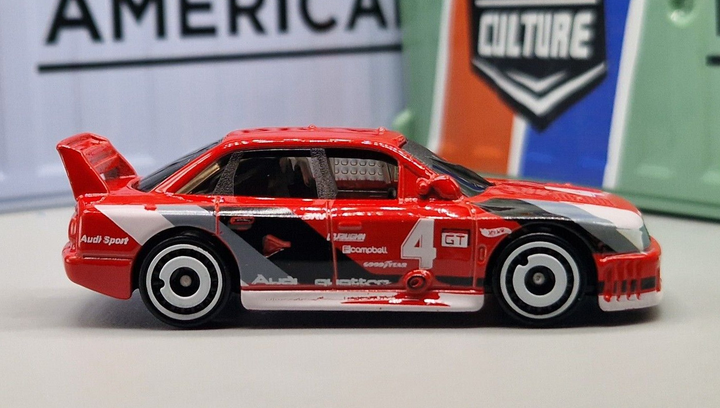 Машинка Базова Hot Wheels Audi '90 Quattro Retro Racers 1:64 HKJ81