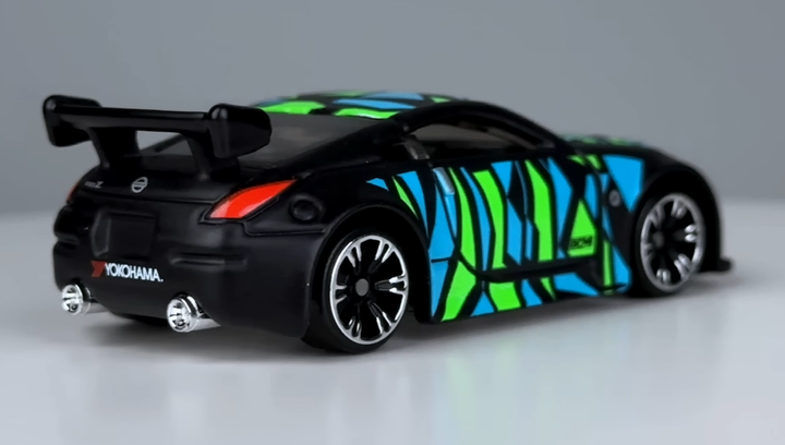Тематична Машинка Hot Wheels Nissan 350Z Neon Speeders 1:64 HLH72