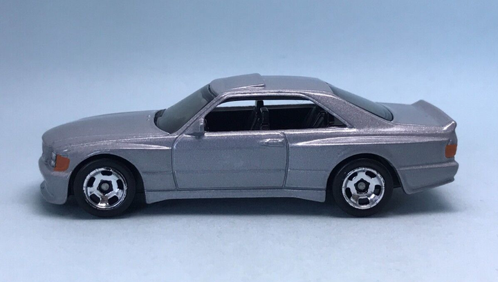 Машинка Базовая Hot Wheels '89 Mercedes-Benz 560 SEC AMG Turbo 1:64 HKK85 Metallic Silver - изображение 5