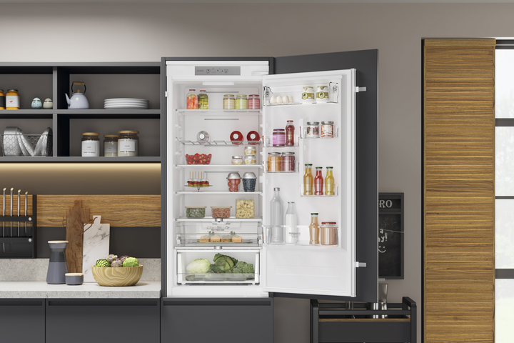 Вбудований холодильник Hotpoint Ariston HAC20 T321 - зображення 10