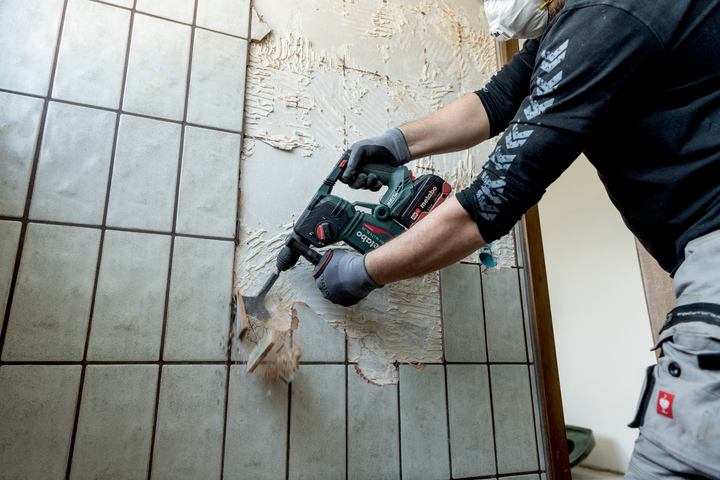 Аккумуляторный бесщеточный перфоратор Metabo KH 18 LTX BL 24 18 В 2x4 А-ч LiHD + зарядное устройство ASC 55 metaBOX 165 L (601713800) - изображение 2