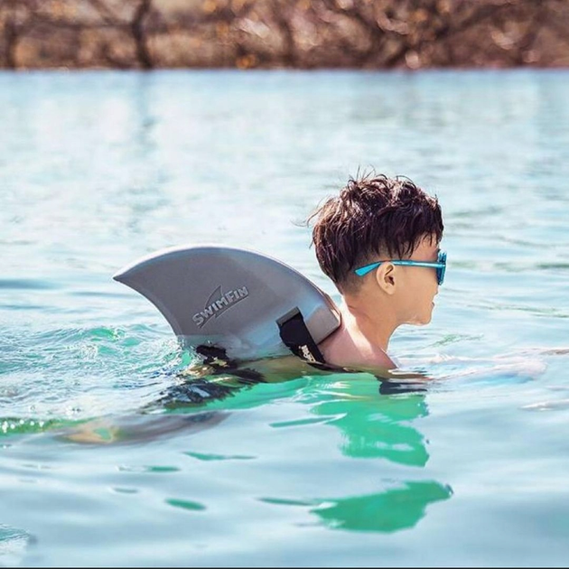 Zabawka do wody SwimFin Shark Fin Jasnoszara (5060167440410) - obraz 4