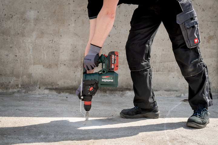 Аккумуляторный бесщеточный перфоратор Metabo KH 18 LTX BL 28 Q Set ISA 18 В 2x5.5 А-ч LiHD + зарядное устройство ASC 145 metaBOX 165 L + сменный патрон Metabo-Quick (601715660) - изображение 3