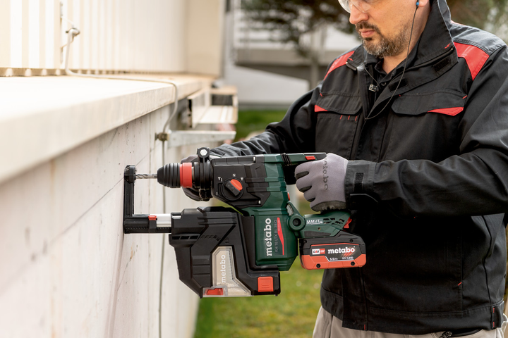 Аккумуляторный бесщеточный перфоратор Metabo KH 18 LTX BL 28 Q Set ISA 18 В 2x5.5 А-ч LiHD + зарядное устройство ASC 145 metaBOX 165 L + сменный патрон Metabo-Quick (601715660) - изображение 6