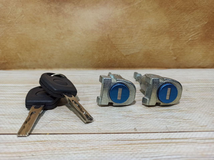 Личинка замка передней левой правой двери 42mm комплект Шкода (Skoda ...