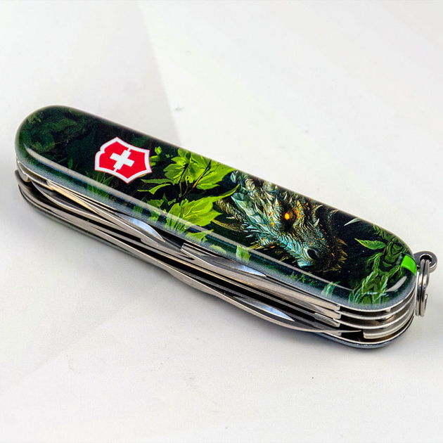 Складаний ніж Victorinox HUNTSMAN ZODIAC Зелений дерев'яний дракон 1.3713.3.Z3240p - зображення 2