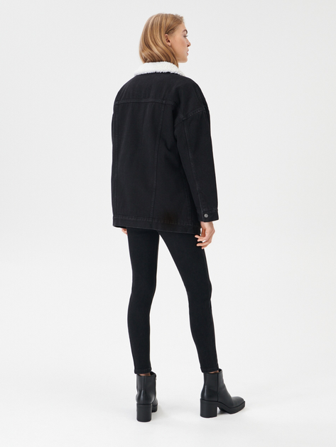 Джинсова куртка жіноча Sinsay 2892F-99J 32 Чорна (5904015764122) - зображення 2