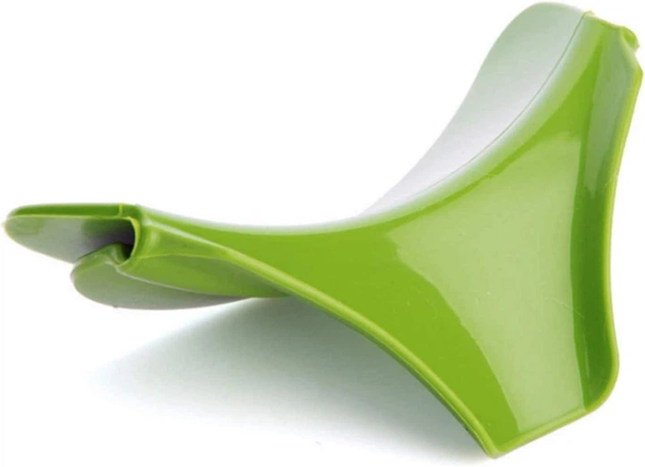 Силиконовый носик для кастрюль и емкостей для легкой наливки 12х3х4.5 см зеленый "G" (78509787) - изображение 1