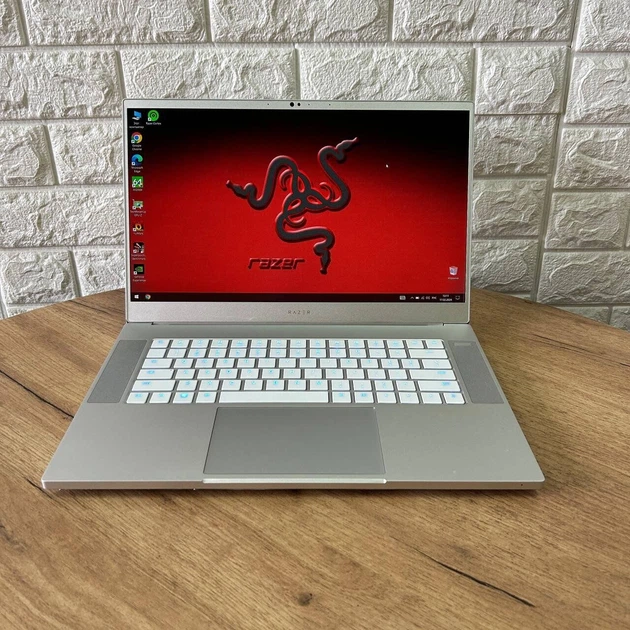 Игровой ноутбук Б-класс Razer Blade 15 RZ09-0301 Silver / 15.6