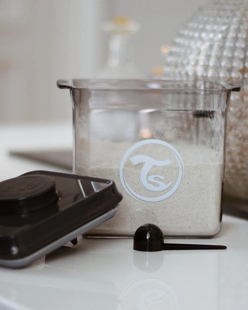 Контейнер Twistshake Formula Container Black для хранения сухого молока 1700 мл (7350083126221) - Фото 4 Контейнер Twistshake Formula Container Black для хранения сухого молока 1700 мл (7350083126221) - изображение 4