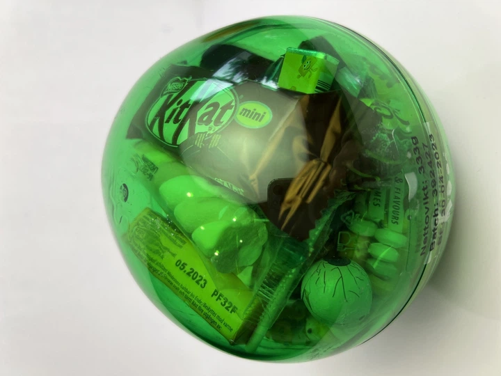 Набір солодощів на Хелловін Зелений Череп Halloween Skull Green 535г - Фото 2 Набір солодощів на Хелловін Зелений Череп Halloween Skull Green 535г - зображення 2