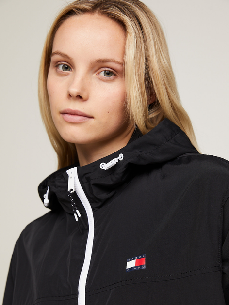 Kurtka wiatrówka damska z kapturem Tommy Jeans DW0DW17747-BDS L Czarna (8720646646654) - obraz 4