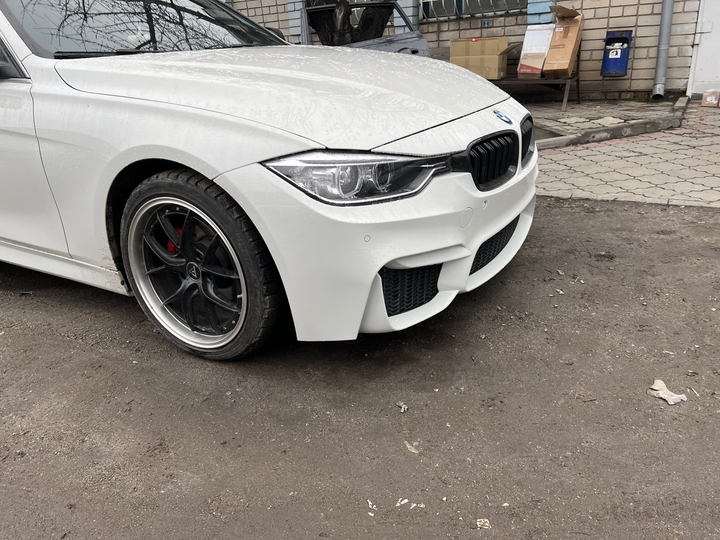 Передний бампер M3 стиль BMW 3 Series F30 F31 2012-2018 (под омыватели / с отверстиями под парктроники) 1234 upgrade для BMW 3 series F30 2012-2018 (7916) - изображение 4