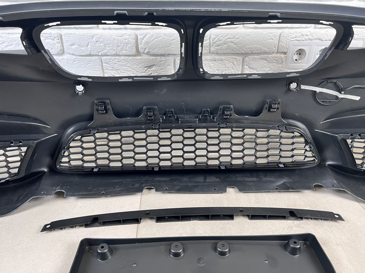 Передний бампер M3 стиль BMW 3 Series F30 F31 2012-2018 (под омыватели / с отверстиями под парктроники) 1234 upgrade для BMW 3 series F30 2012-2018 (7916) - изображение 9