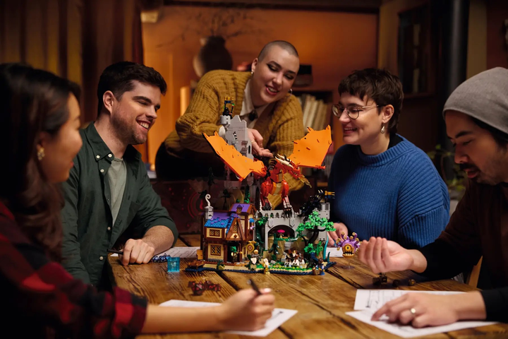 Zestaw klocków LEGO Ideas Dungeons & Dragons: Opowieść czerwonego smoka 3745 elementów (21348) - obraz 14