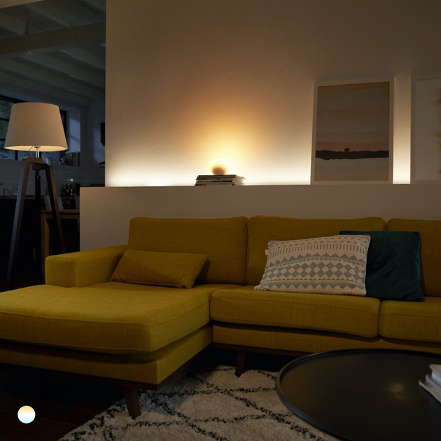 Inteligentna żarówka Philips Hue E14 kulka 5.7 W (8719514356696) - obraz 4