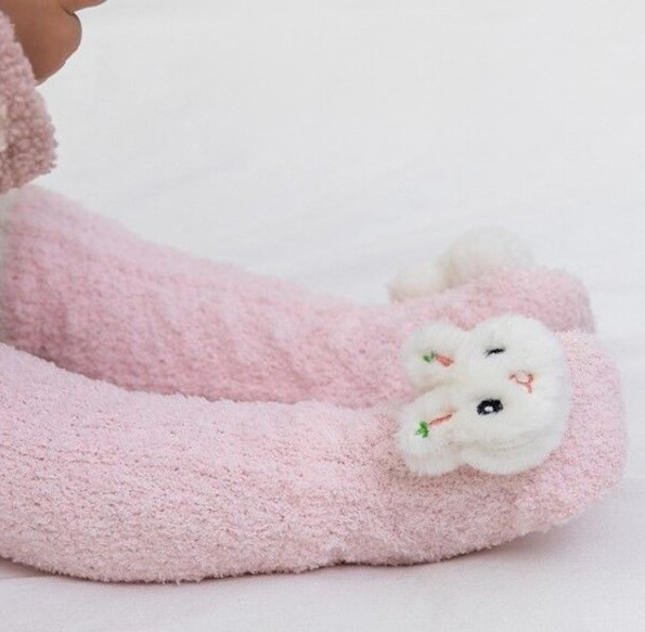 Теплі шкарпетки дитячі з м'якої махрової тканини рожеві one size 0-4 роки - Фото 3 Теплі шкарпетки дитячі з м'якої махрової тканини рожеві one size 0-4 роки - зображення 3