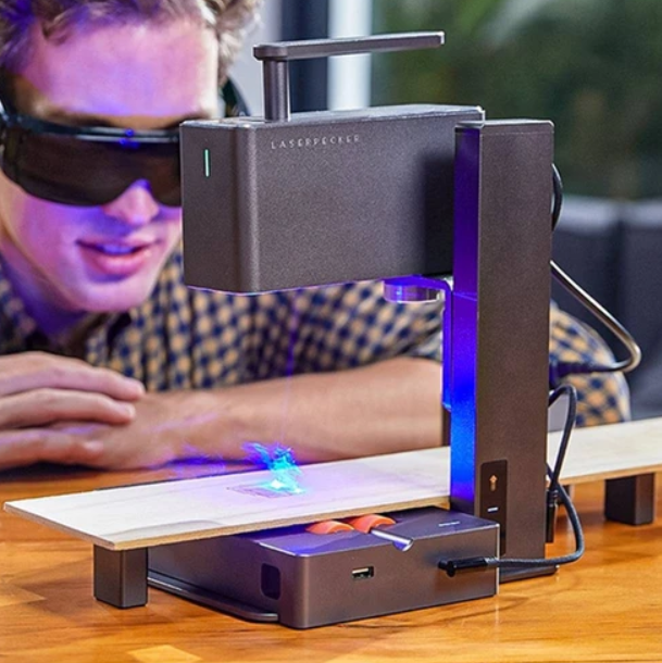 Ручной лазерный гравер с третьей осью LaserPecker 2 Pro – фото