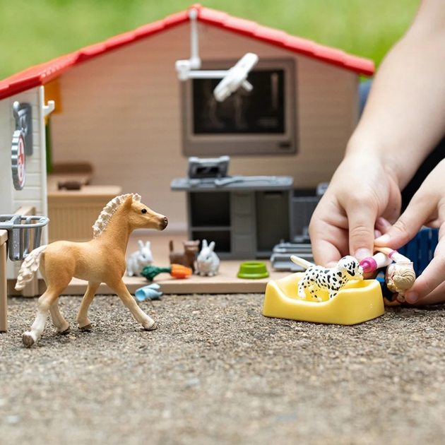 Ігровий набір Schleich FARM WORLD Ветеринарна практика з домашніми тваринами 42502 (4059433572970) - зображення 18