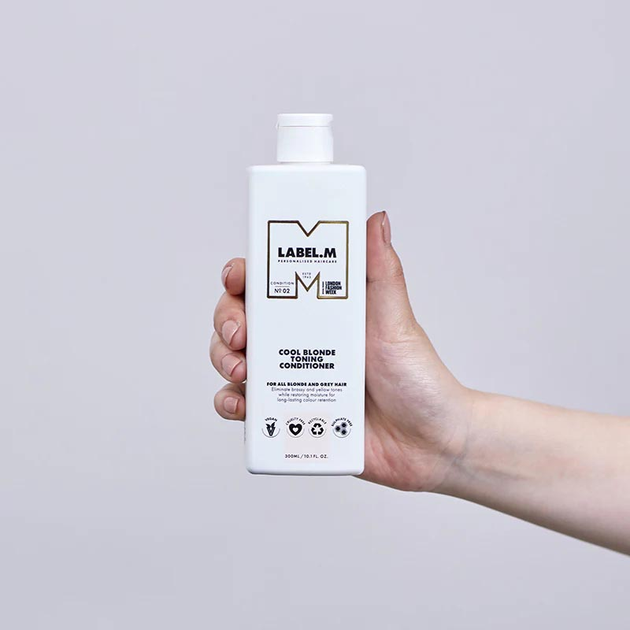 Odżywka tonująca dla chłodnego blondu Label.M Cool Blonde Toning Conditioner 300 ml (5056043216897) - obraz 2