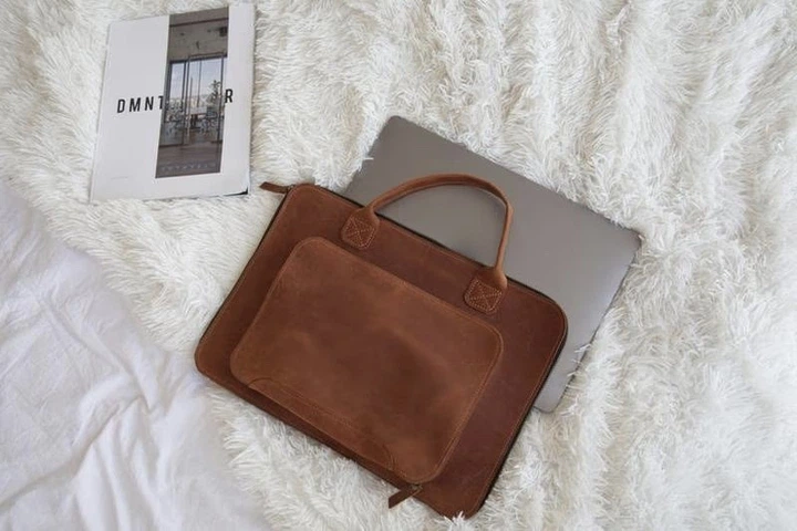 Шкіряна сумка-чохол для ноутбука 13" Apple / Asus / Dell / Lenovo / HP / Honor / Acer / Huawei / Xiaomi - (LC-05) - Коньячний - изображение 2