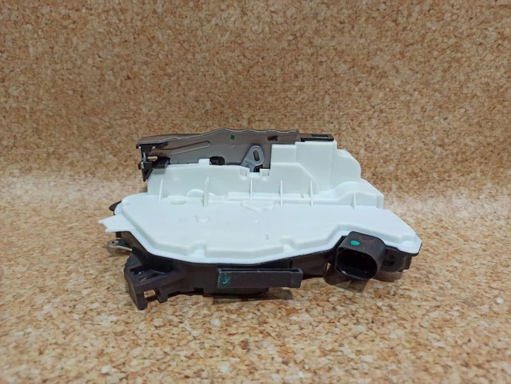 k様 Замок двері передньої правої аналог 5N1837016C Фольксваген