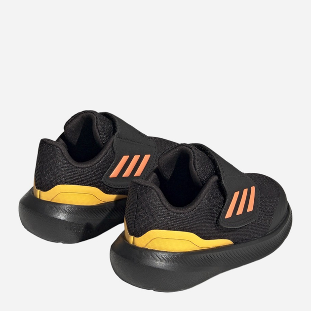 Buty sportowe chłopięce na rzepy adidas Runfalcon 3.0 AC I HP5861 20 Czarne z pomarańczowym (4066749852467) - obraz 3