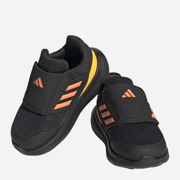 Buty sportowe chłopięce na rzepy adidas Runfalcon 3.0 AC I HP5861 22 Czarne z pomarańczowym (4066749852498) - obraz 6
