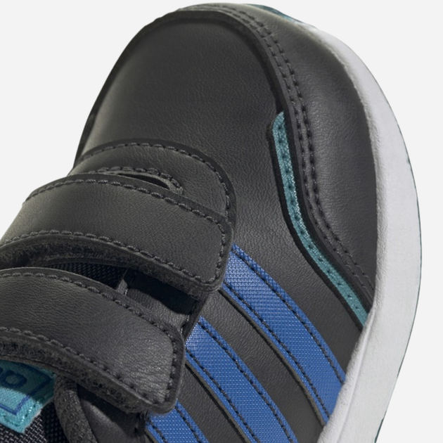 Buty sportowe chłopięce na rzepy adidas Vs Switch 3 Cf I IG9644 26 Czarne z niebieskim (4066755744176) - obraz 6