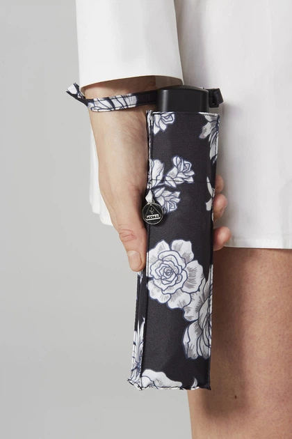 Парасолька жіноча Fulton L340 Miniflat-2 Black and White Floral Черно-белые цветы (L340-037744) - Фото 4 Парасолька жіноча Fulton L340 Miniflat-2 Black and White Floral Черно-белые цветы (L340-037744) - зображення 4
