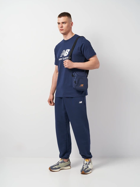 Футболка бавовняна довга чоловіча New Balance Stacked Logo MT41502 M Темно-синя (196941811222) - зображення 3