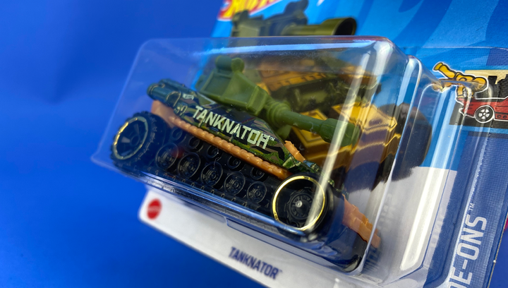 Машинка Базовая Hot Wheels Tanknator Netflix Ride-Ons 1:64 HTC39 Green - изображение 3