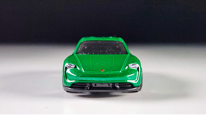 Машинка Базова Hot Wheels Porsche Taycan Turbo S Factory Fresh 1:64 HKJ31 Green 1шт - зображення 6