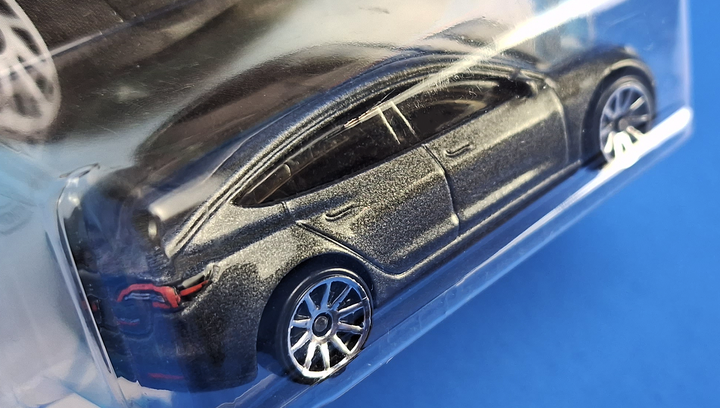 Машинка Базова Hot Wheels Tesla Model 3 Factory Fresh 1:64 GHC05 Metallic Silver 1шт - зображення 5