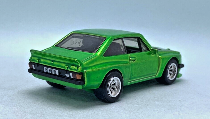 Машинка Базова Hot Wheels Ford Escort RS2000 Super Treasure Hunt
