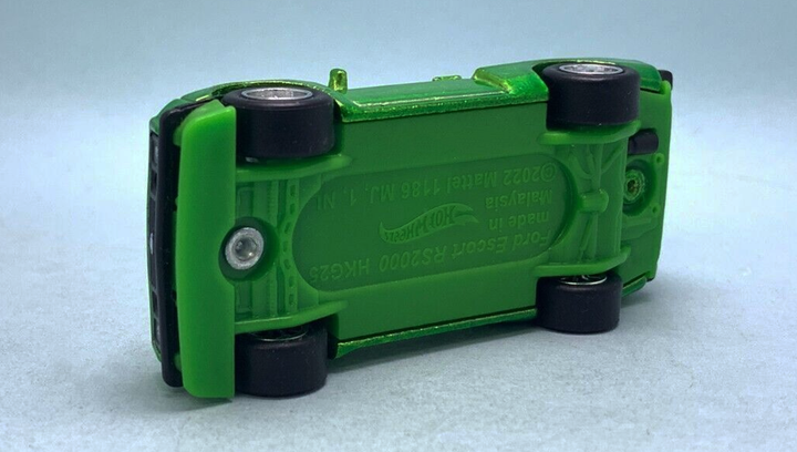 Машинка Базовая Hot Wheels Ford Escort RS2000 Super Treasure Hunt