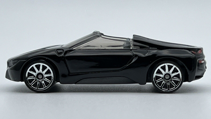 Машинка Базова Hot Wheels BMW i8 Roadster Roadsters 1:64 HKK13