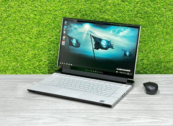DELL Alienware m15 R3 優しい Core i7 10875H 2.3