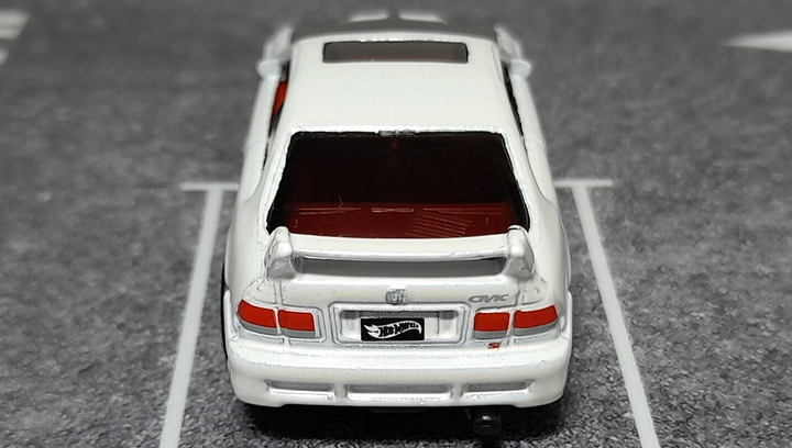 Машинка Базовая Hot Wheels Honda Civic Si J-Imports 1:64 HTD07