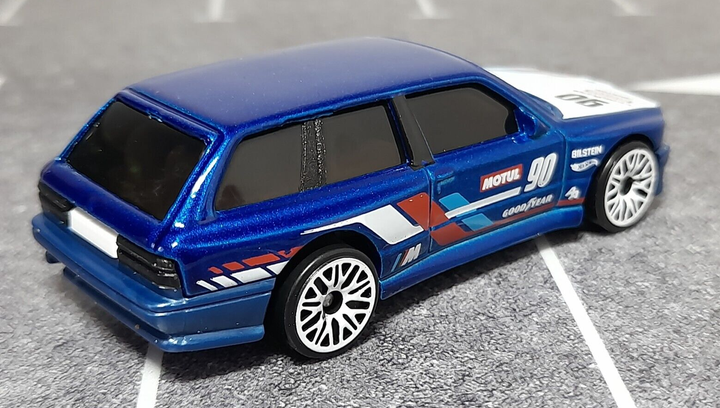 Машинка Базова Hot Wheels BMW M3 Wagon Modified 1:64 HRY67 Blue